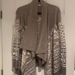 Abercrombie & Fitch grey and white sweater